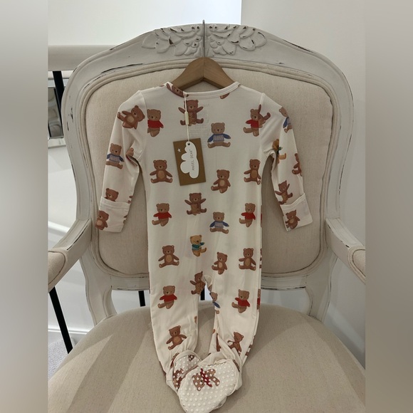 🧸 6~9 Mth Angel Dear Adorable Teddy Bear Print Baby Footie NWT - Picture 2 of 10